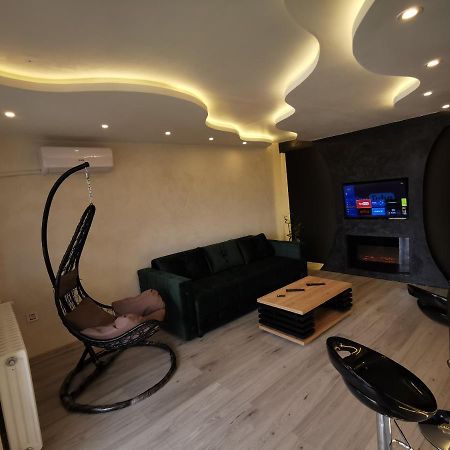 Brend New Luxurious Apartment In Downtown With Free Parking Újvidék Kültér fotó
