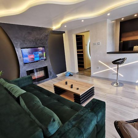 Brend New Luxurious Apartment In Downtown With Free Parking Újvidék Kültér fotó