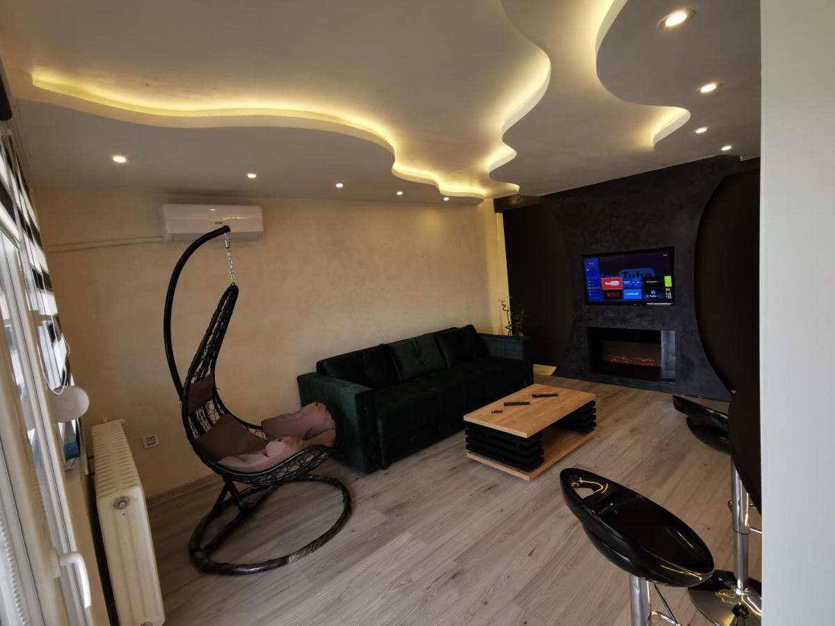 Brend New Luxurious Apartment In Downtown With Free Parking Újvidék Kültér fotó
