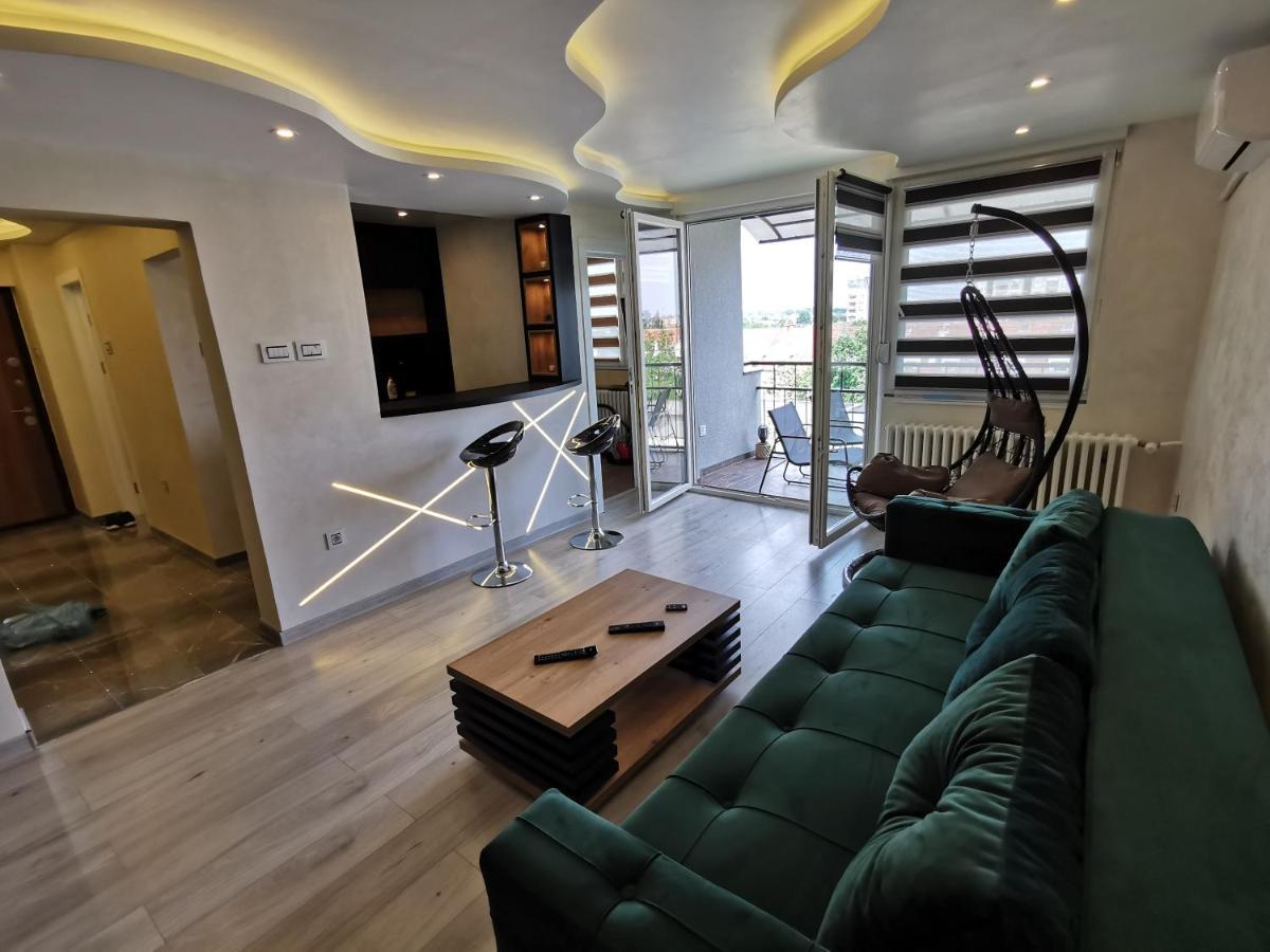 Brend New Luxurious Apartment In Downtown With Free Parking Újvidék Kültér fotó