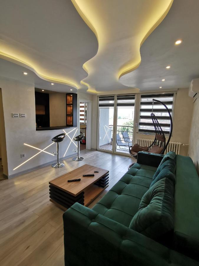 Brend New Luxurious Apartment In Downtown With Free Parking Újvidék Kültér fotó