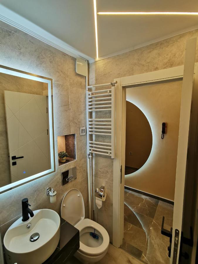 Brend New Luxurious Apartment In Downtown With Free Parking Újvidék Kültér fotó