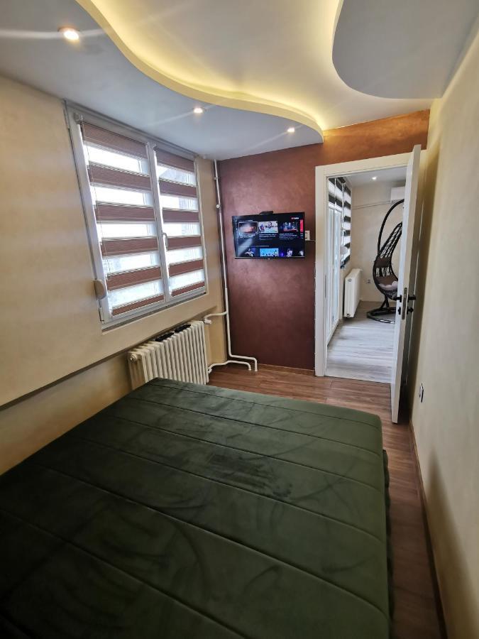 Brend New Luxurious Apartment In Downtown With Free Parking Újvidék Kültér fotó