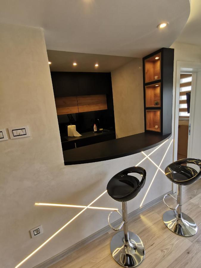 Brend New Luxurious Apartment In Downtown With Free Parking Újvidék Kültér fotó