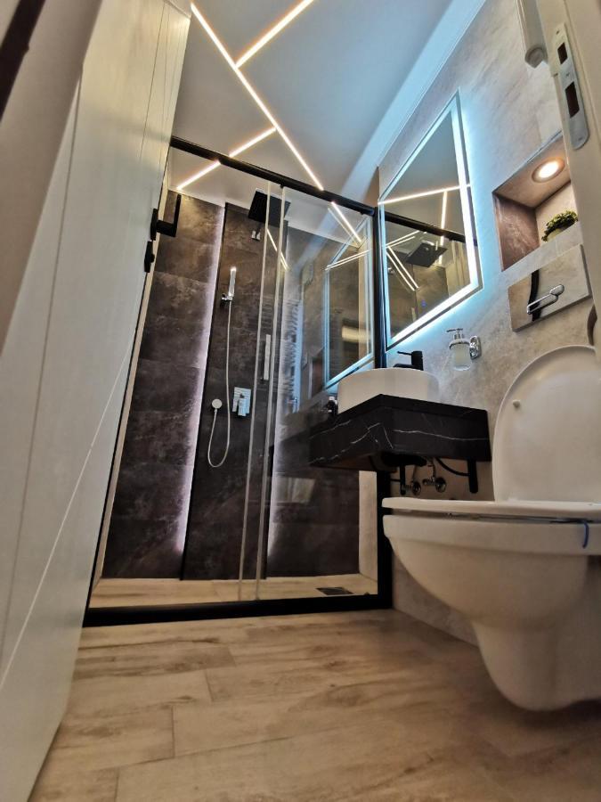 Brend New Luxurious Apartment In Downtown With Free Parking Újvidék Kültér fotó