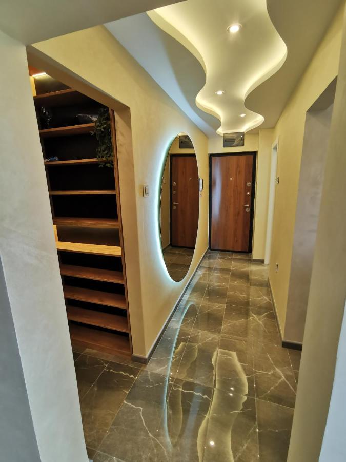 Brend New Luxurious Apartment In Downtown With Free Parking Újvidék Kültér fotó