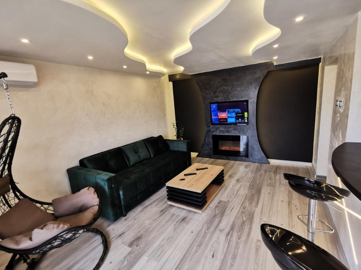 Brend New Luxurious Apartment In Downtown With Free Parking Újvidék Kültér fotó