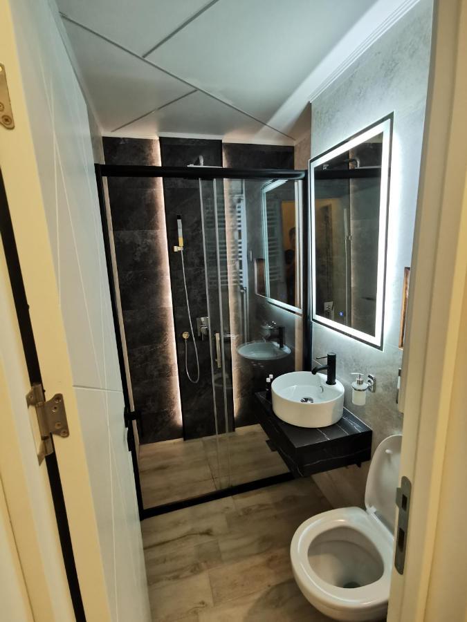Brend New Luxurious Apartment In Downtown With Free Parking Újvidék Kültér fotó